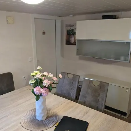 Huus Meta Modern Retreat